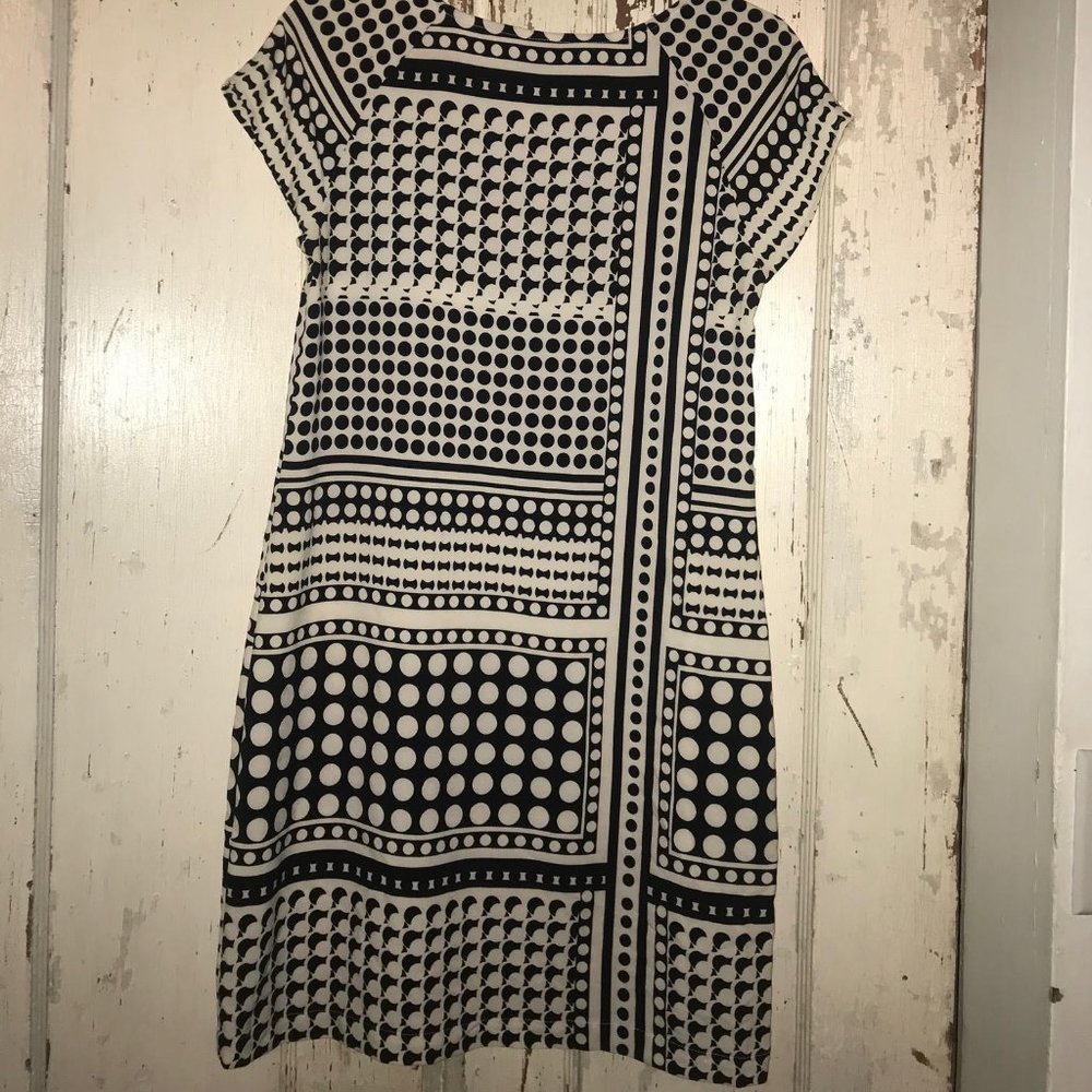 Flattering Graphic Merona Tank in Blank and White
